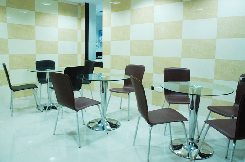Pantry & seating